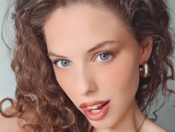 Watch AyreenMoore´s Live Show on BongaCams