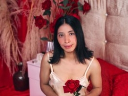 Watch Lissalittlee´s Live Show on BongaCams