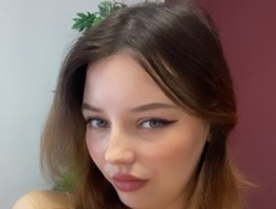 Watch JuliaBlossom´s Live Show on BongaCams