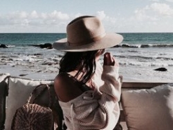 Watch KiraM00n´s Live Show on BongaCams