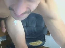 Watch youknowwhoitis412´s Live Show on Chaturbate