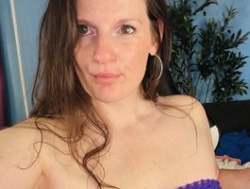 Watch KellyCarolina´s Livestream and Chat