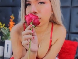 Watch Clloelombaard´s Live Show on BongaCams