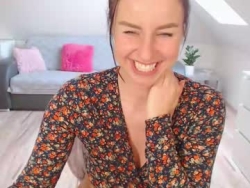 Watch emerald_kittycat´s Live Show on Chaturbate