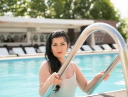 Watch JullieMilf´s Live Show on BongaCams