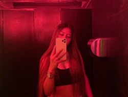 Watch kiaraowen1´s Live Show on BongaCams