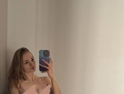 Watch Pussyya´s Livestream and Chat