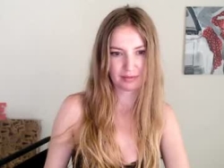 Watch honey_lilly_´s Live Show on Chaturbate