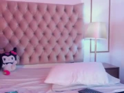 Watch kira_berry_´s Live Show on Chaturbate
