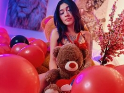 Watch MiaFox03´s Live Show on BongaCams