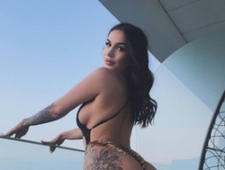 Watch AmiraRoshen´s Live Show on BongaCams