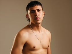 Watch Robisson_Zaack´s Live Show on ItsLive