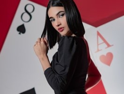 Watch CarolineEvans´s Live Show on BongaCams