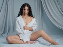 Watch YoungSerena´s Live Show on BongaCams