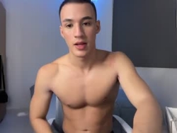 Watch leo_delveyy´s Live Show on Chaturbate