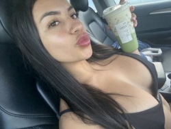 Check IrisThompson´s Real-Time Streaming Adult Shows