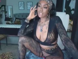 Watch tatted_vixen´s Live Show on Chaturbate
