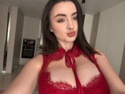 Watch HotPeachi´s Live Show on ItsLive