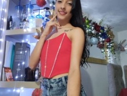 Watch CarolinaHills´s Live Show on BongaCams