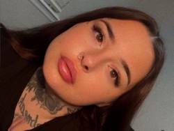 Check Honeysweettea´s Real-Time Streaming Adult Shows