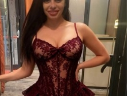 Watch JuliaHayes90´s Live Show on BongaCams