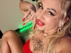 Watch Linda-Stefana´s Live Show on BongaCams