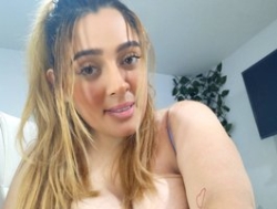 Watch Kim-Bellemore´s Live Show on BongaCams