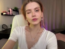 Watch Alisa-Allison´s Live Show on BongaCams