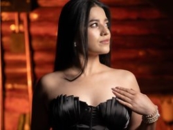 Watch Min-Yuna´s Live Show on BongaCams