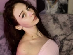 Watch LucilleEllis´s Live Show on BongaCams