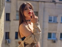 Watch itsmira´s Live Show on BongaCams