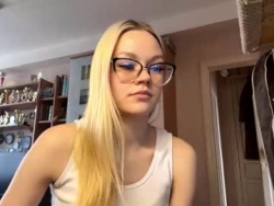 Watch megganskurski´s Live Show on Chaturbate