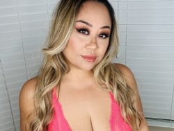 Watch SpikedBella´s Live Show on BongaCams