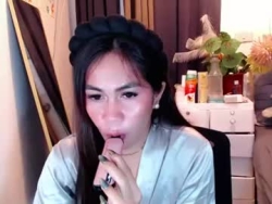 Watch itsurgil_kloeh´s Live Show on Chaturbate