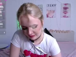 Watch tooblonde´s Live Show on Chaturbate