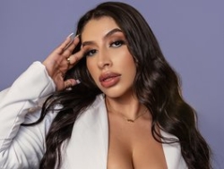 Watch LeahLombardi´s Live Show on BongaCams