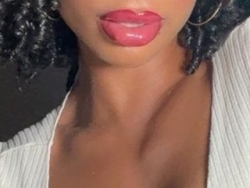 SexyFahsarrez is Live on ItsLive: I'm a hot new babe ! Kinky curls and tasty lips will leave you speechless. I want to know all about you and your desires to help you fulfill your every need. X NO, I don't show my face X No I don't do meet ups. Watch SexyFahsarrez´s Live Show on ItsLive