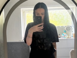 SaffronBaby29 is Live on ItsLive: PVT: Full nude, toys deep, butt plug snug while I tease you relentlessly. Dirty talk that makes you laugh then makes you throb, I like my filth with a side of fun. No anal except my plug EXL: You run it. C2C, come watch me play my way to your explosion. Watch SaffronBaby29´s Live Show on ItsLive