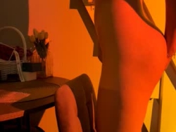 Watch yourbelovedelsa´s Live Show on Chaturbate