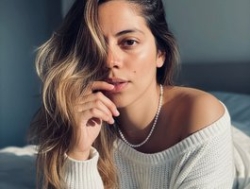 Watch SaraMashmeloo´s Live Show on BongaCams