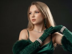 Watch MariaRobinson´s Live Show on BongaCams