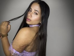 Watch ZoeLonghair´s Live Show on BongaCams