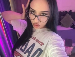 Watch RavenFoxy´s Live Show on BongaCams