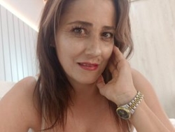 Watch Adriana-gold´s Live Show on BongaCams
