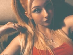 Watch EmilySwan´s Live Show on BongaCams