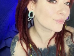 Watch Crimson-Witch´s Live Show on BongaCams