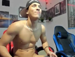 Watch noah_flynn1´s Live Show on Chaturbate