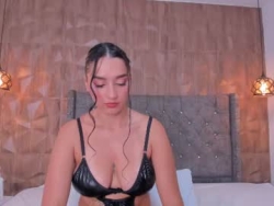 Watch scarlet__love__´s Live Show on Chaturbate