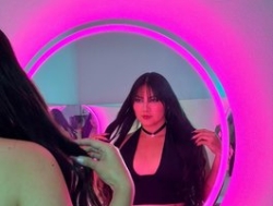 Watch Mia-Nyxie´s Live Show on BongaCams