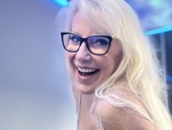 Watch FitCougar´s Live Show on BongaCams